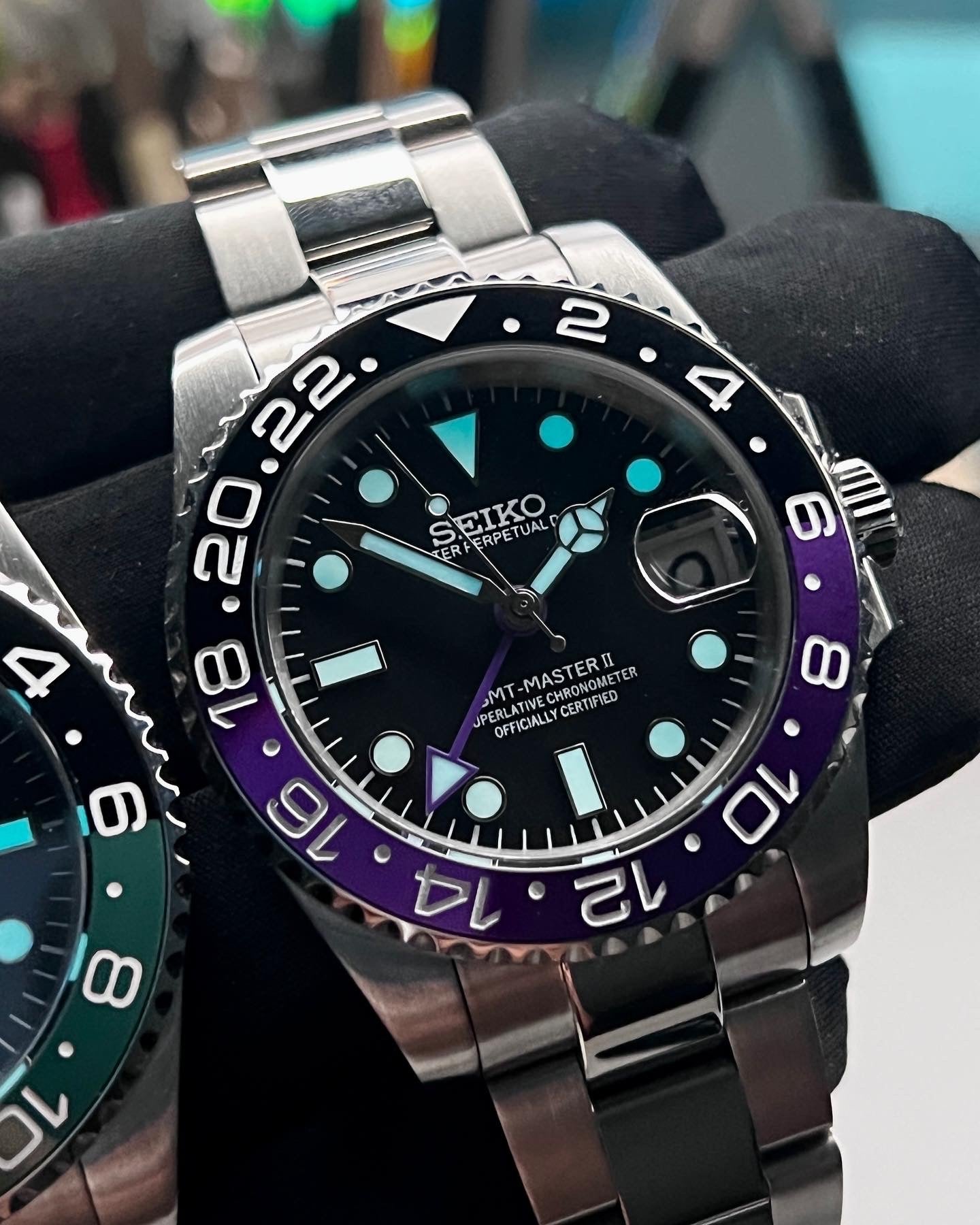 Seiko Grapejuice GMT: Brushed Silver Case