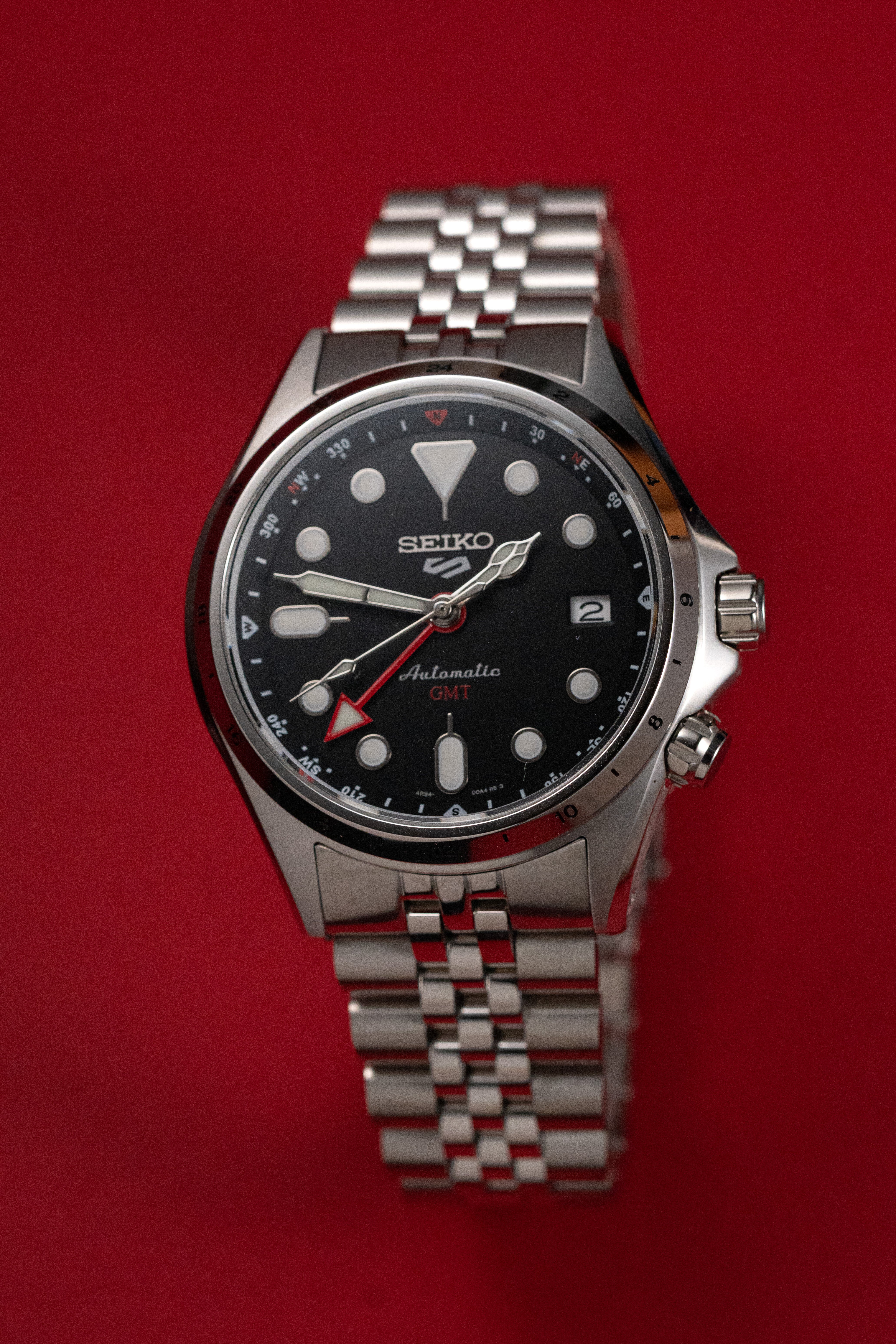 Alpinist SSK001 'GMT': Brushed Silver with Black Compass Ring