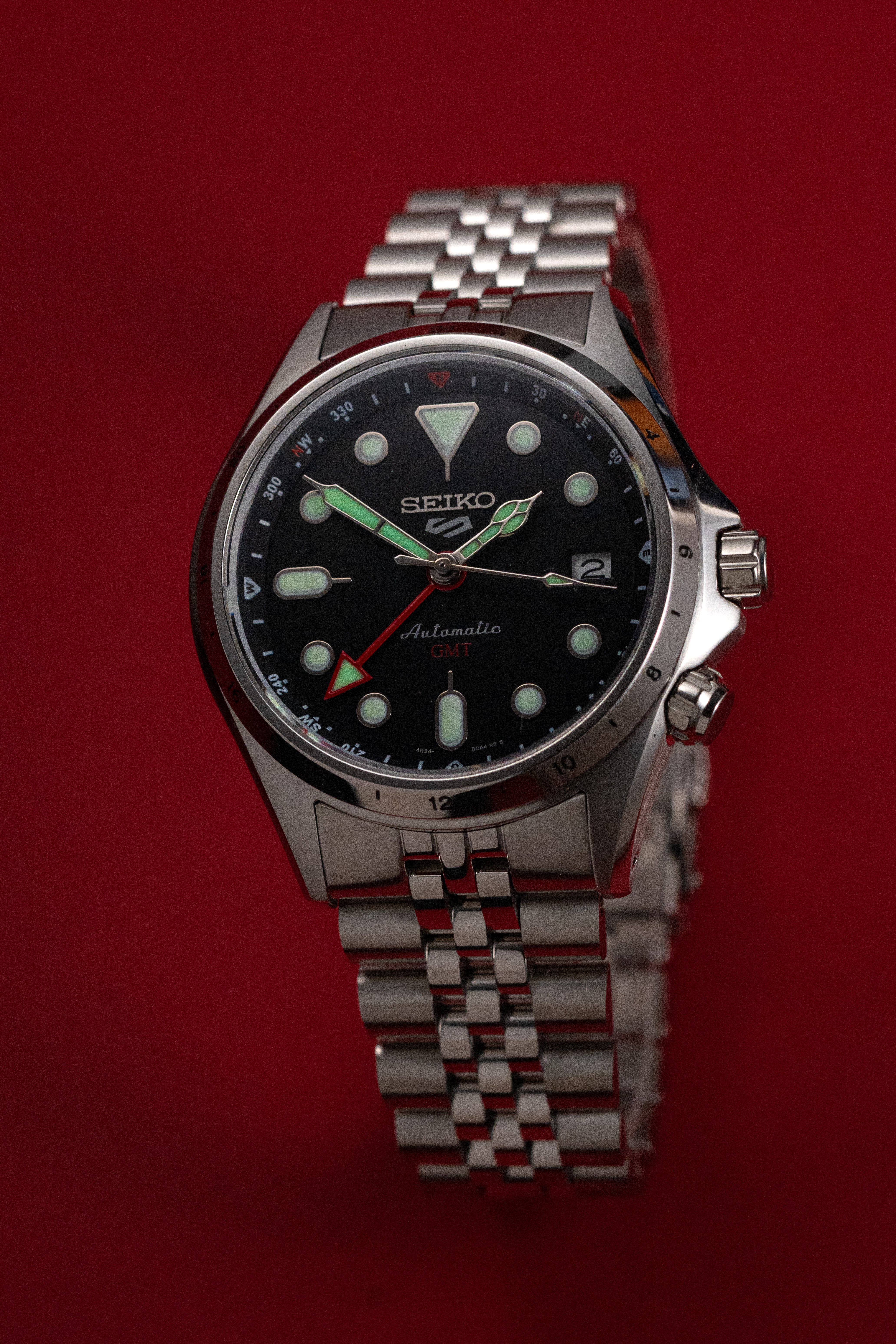 Alpinist SSK001 'GMT': Brushed Silver with Black Compass Ring