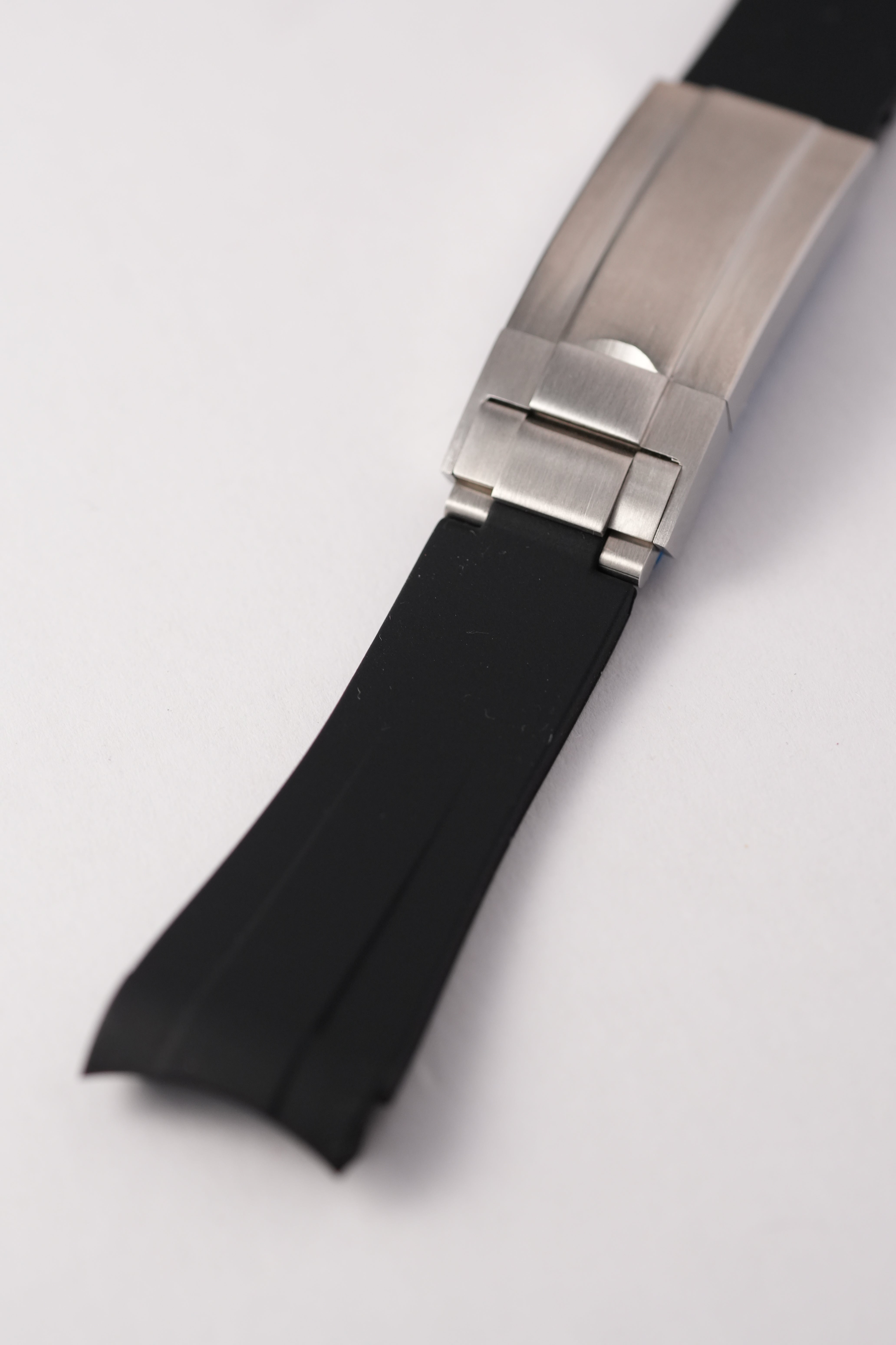 Submariner: Black Rubber Strap with Silver Clasp