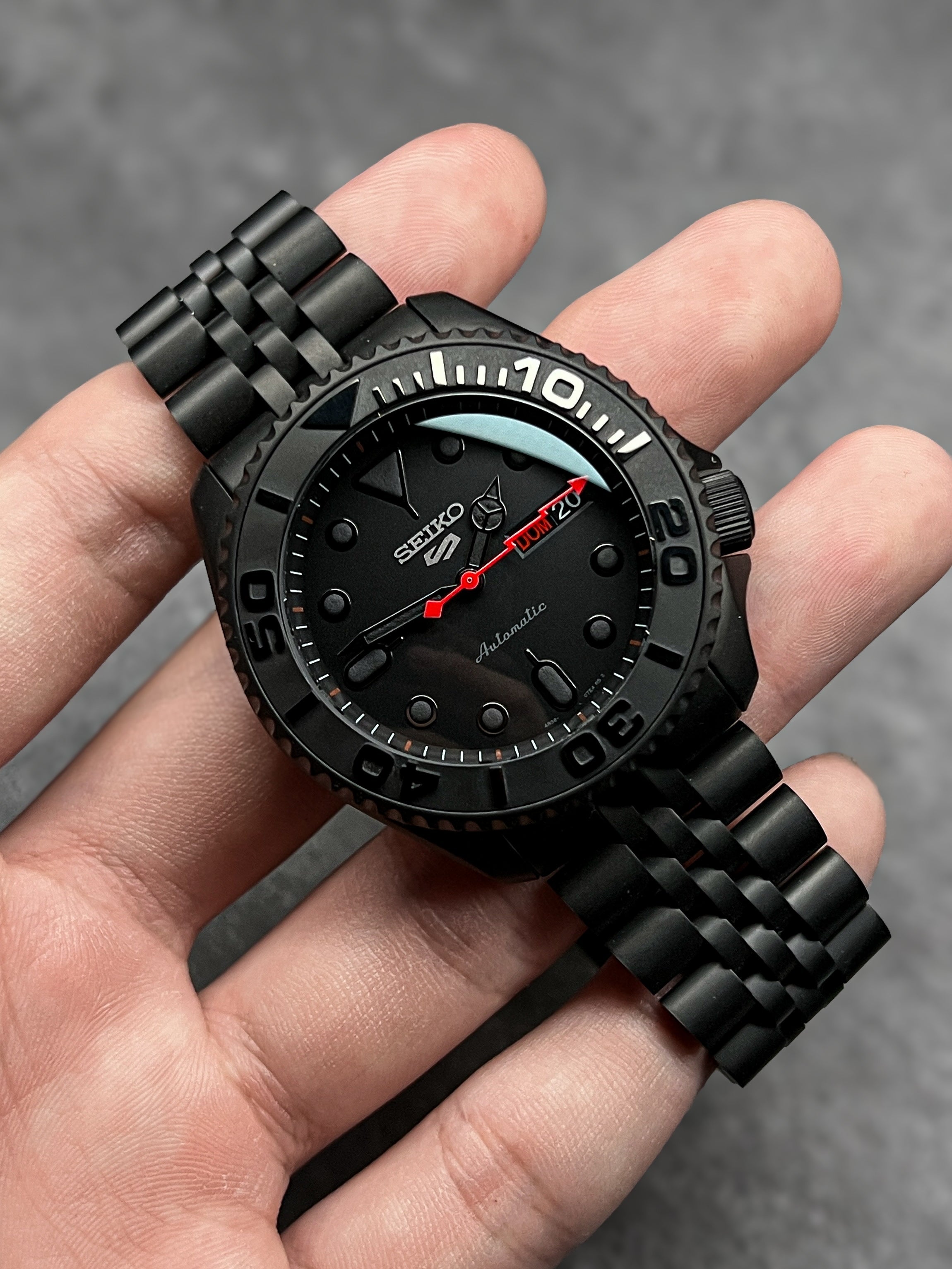 Seiko SRPD79: Matte Black in Red