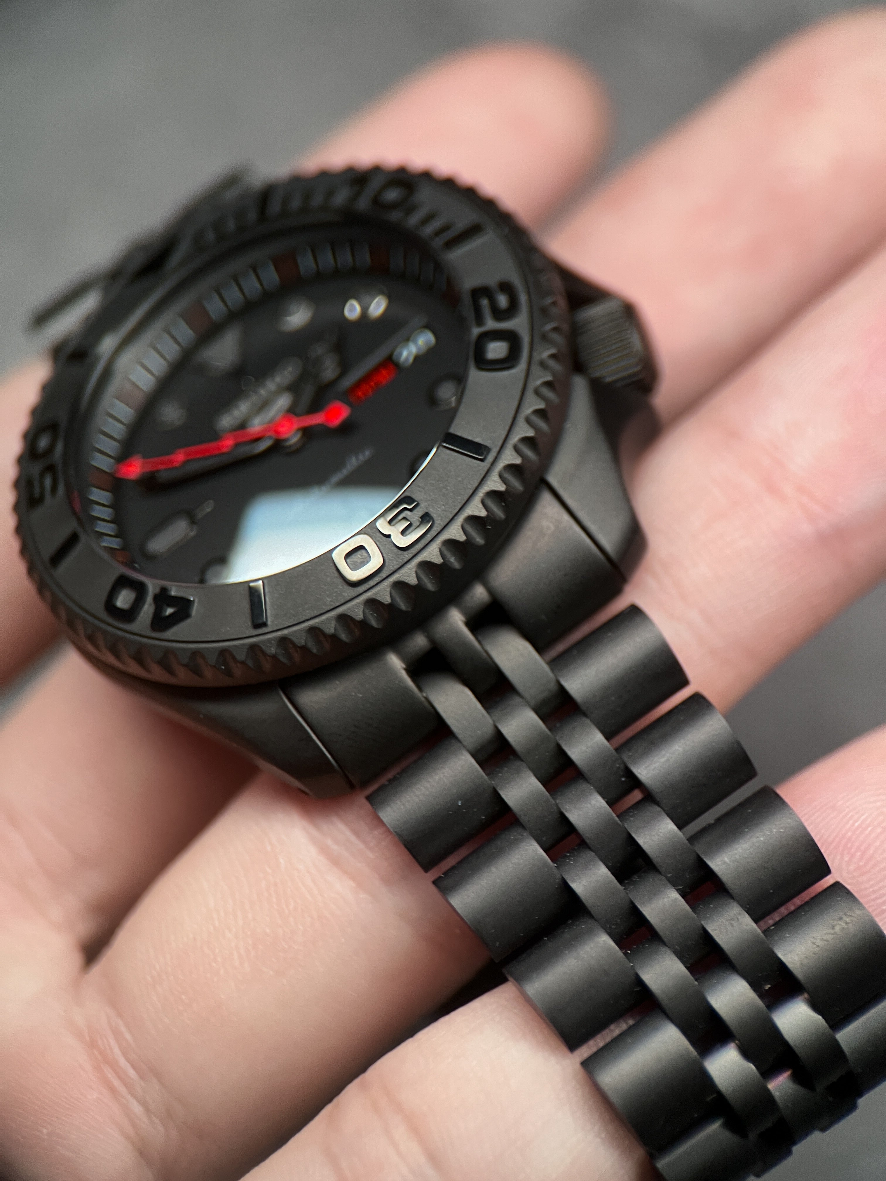 Seiko SRPD79: Matte Black in Red