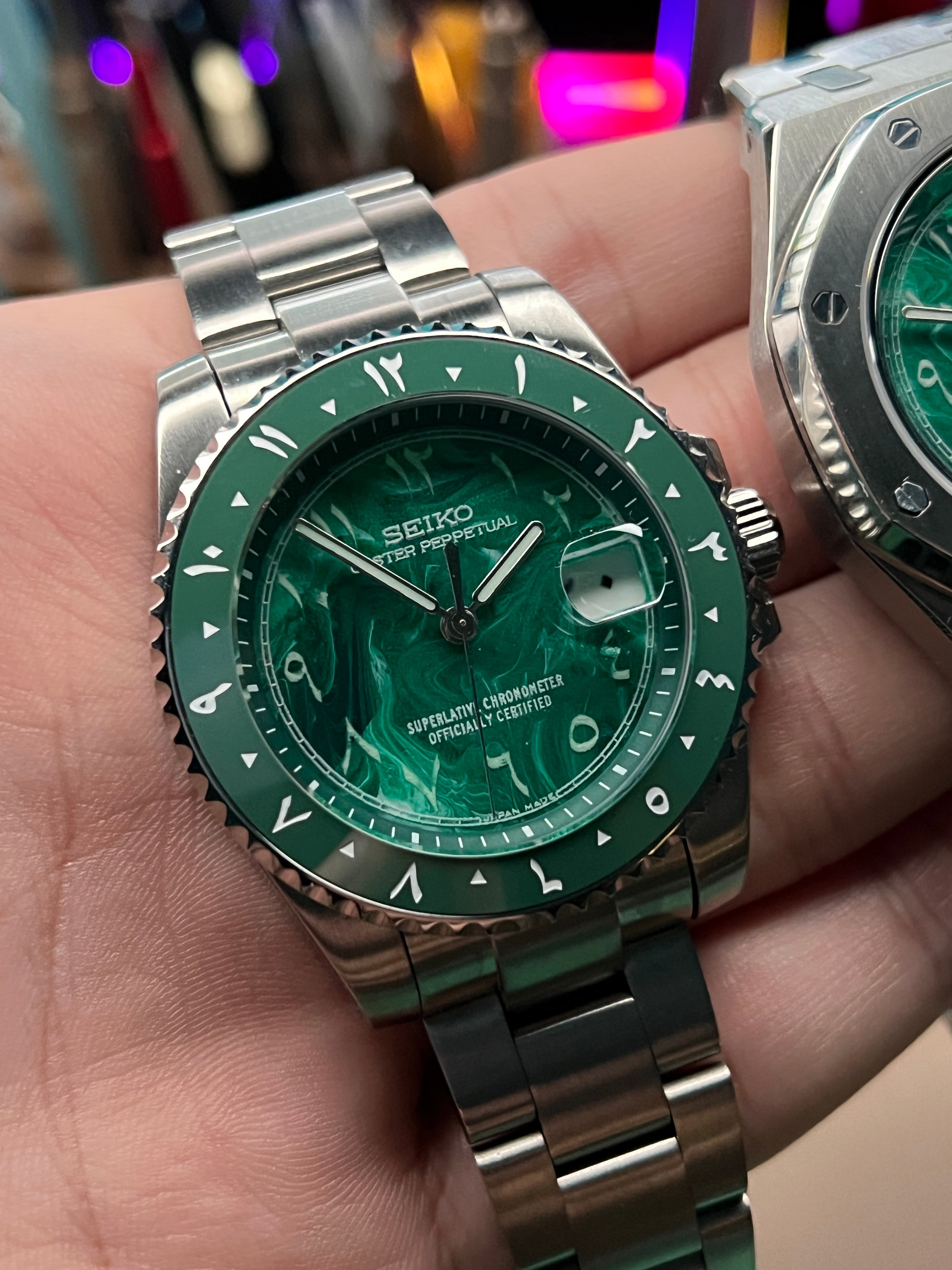 Seiko Submariner: Green Arabic