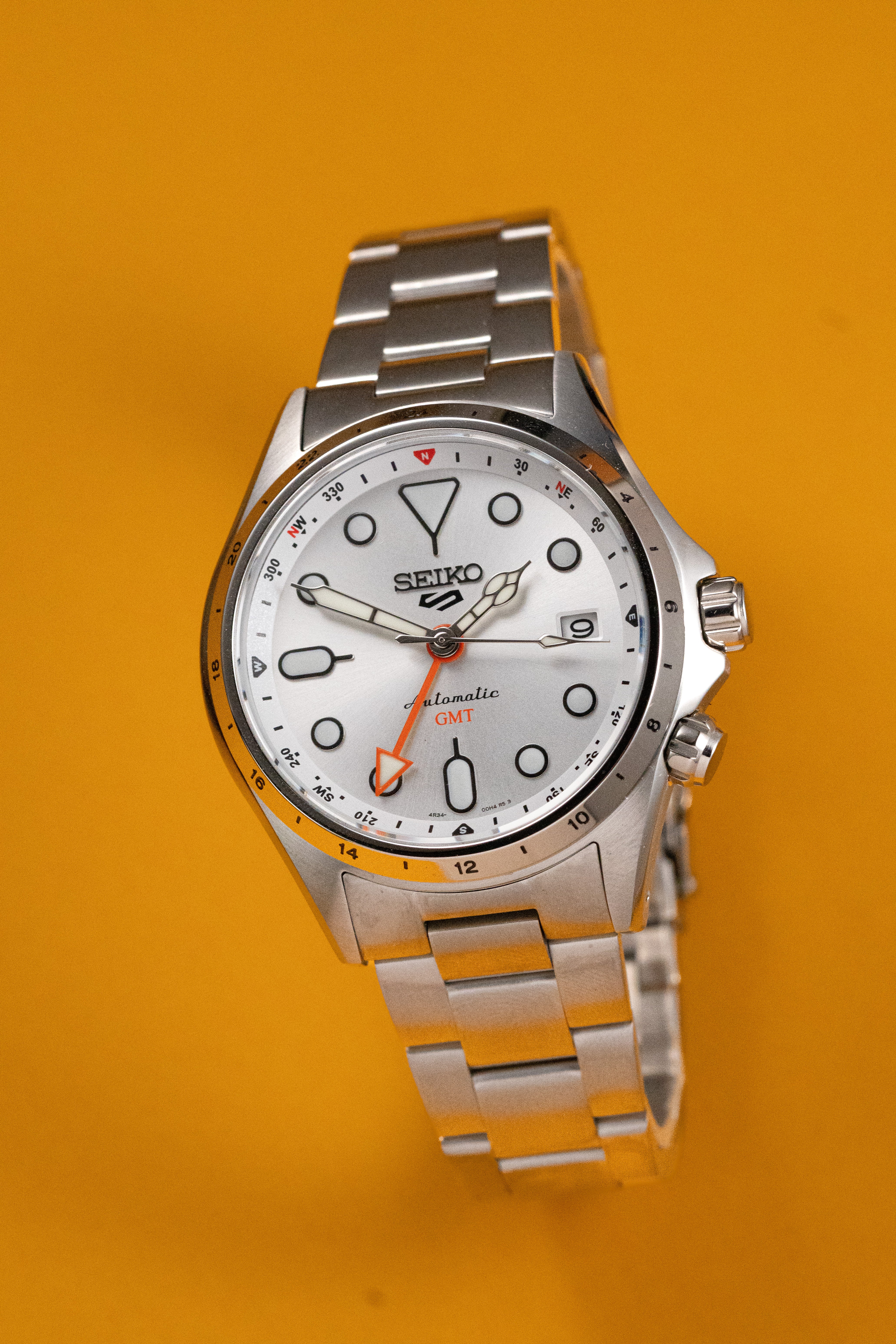 Alpinist SSK051 'GMT': Brushed Silver with White Compass Ring