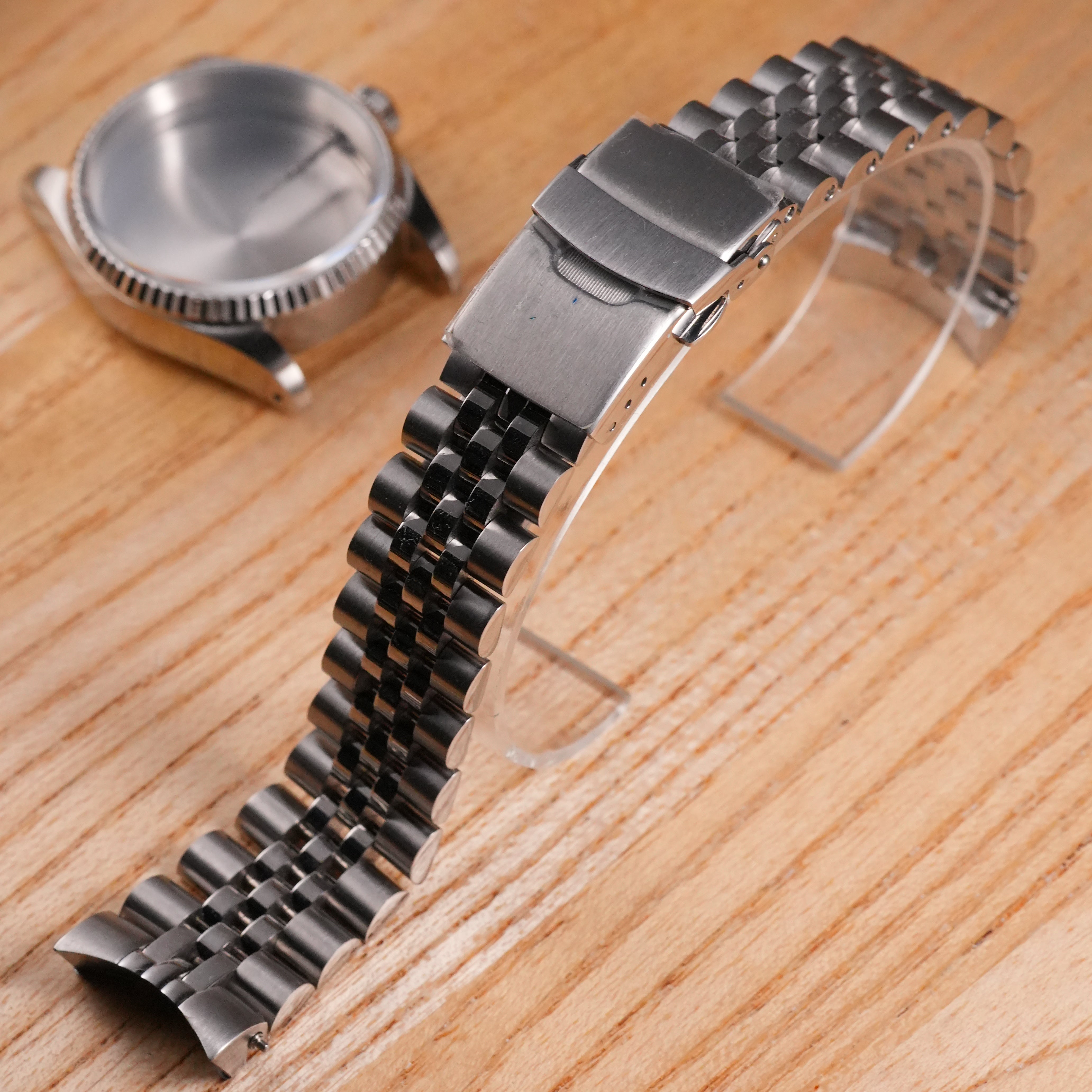 36/40MM: Brushed Silver Jubilee Bracelet