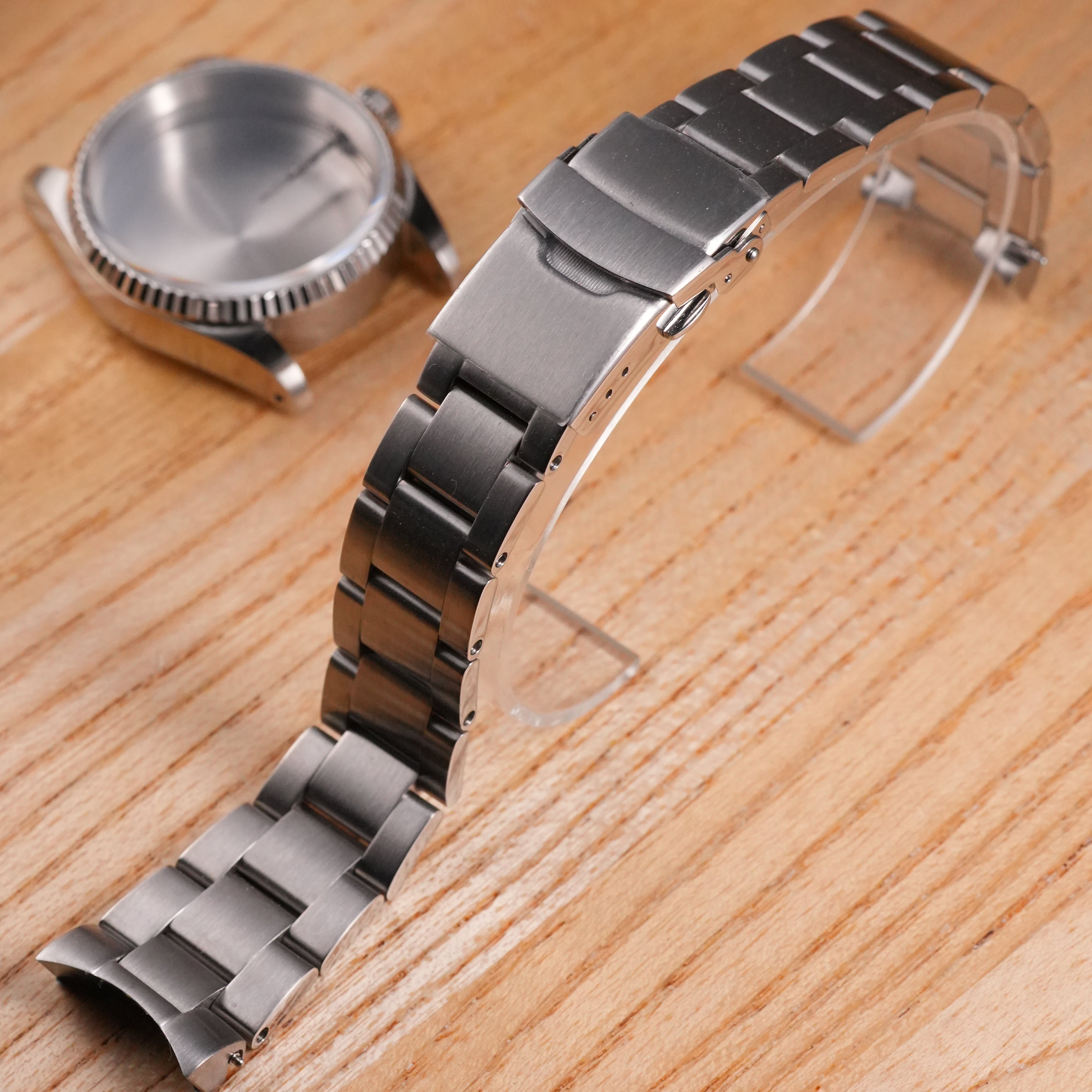36/40MM: Brushed Silver Oyster Bracelet