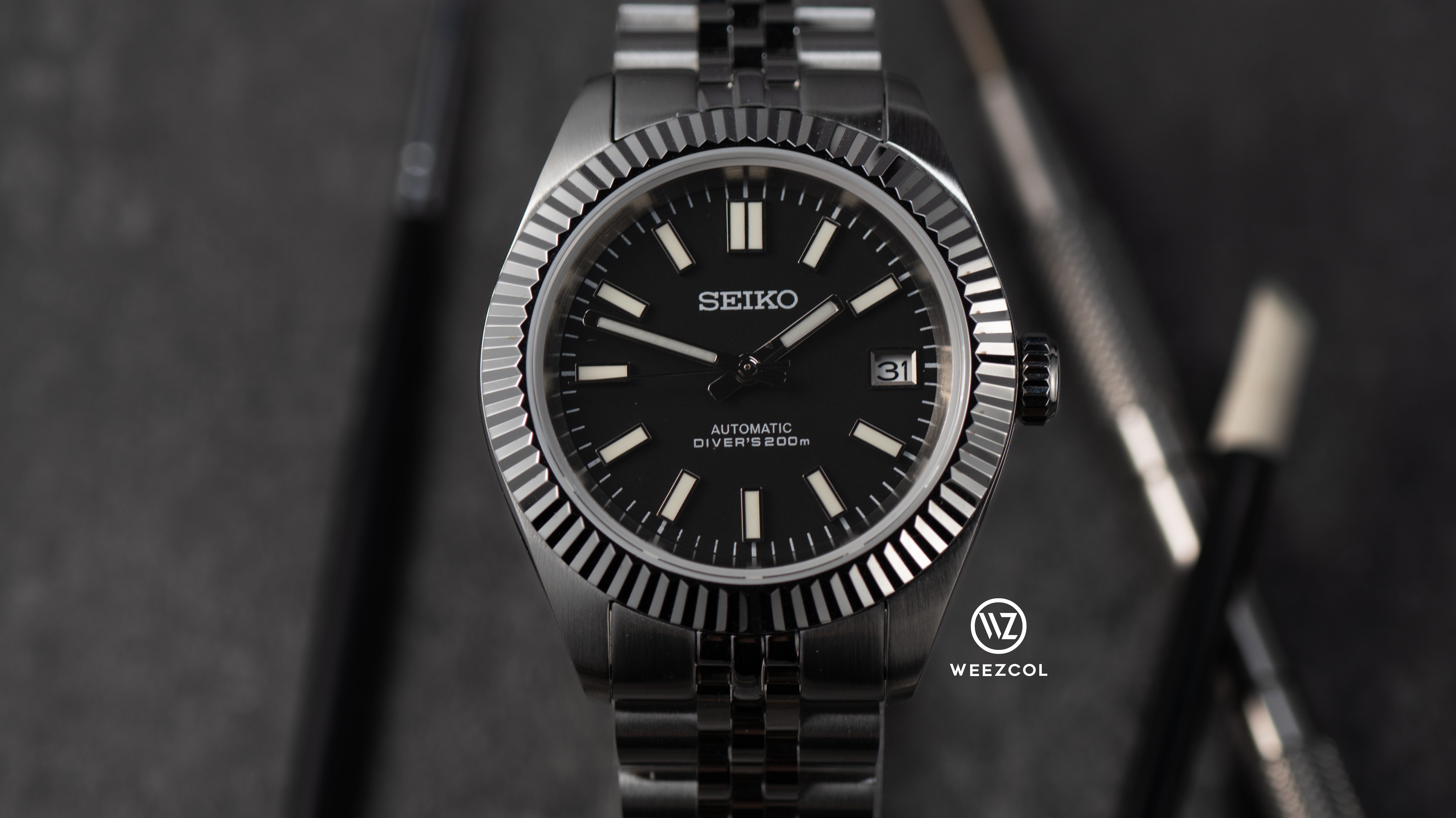 Datejust 自動巻き ブラック　ノーブランド Seiko Mod Datejust Black Classic – NeoLux Watch & Co